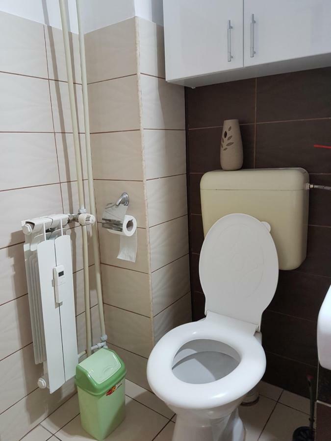 Ferienwohnung Apartament Aura Oradea Exterior foto