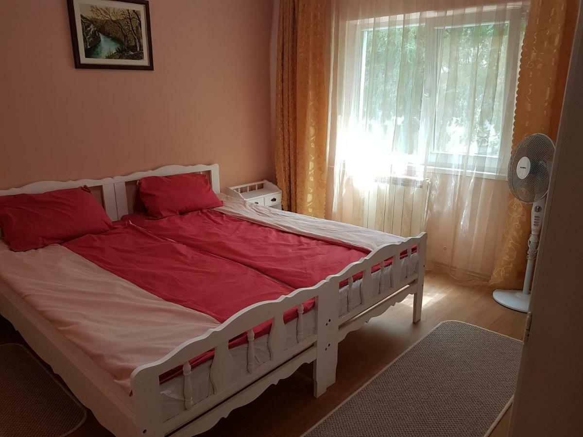 Ferienwohnung Apartament Aura Oradea Exterior foto